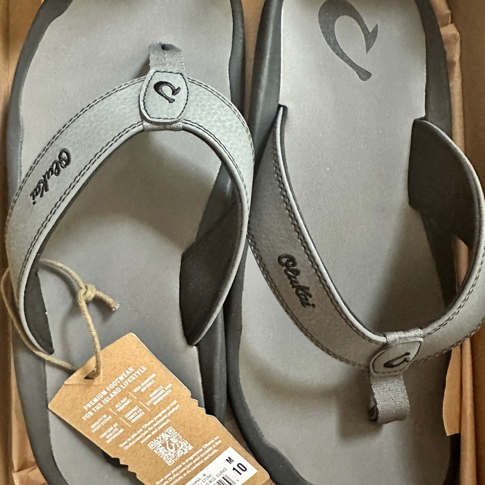 OluKai Men’s Ohana Flip Flop Sandals- grey size 10. Nwt